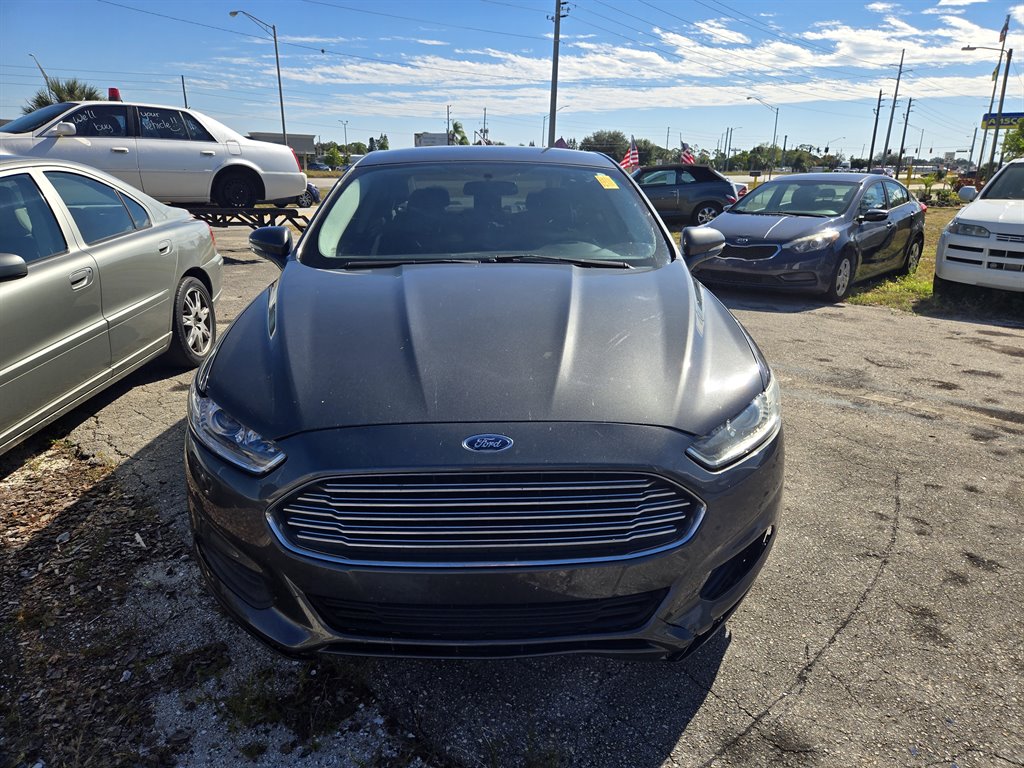 2016 Ford Fusion SE's photo